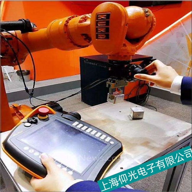 ����(zhu��n)�I(y��)�S�޹�˾��KUKA�C(j��)����ʾ�����M(j��n)���˲���ϵ�y(t��ng)����S�ޱ��B(y��ng)����  